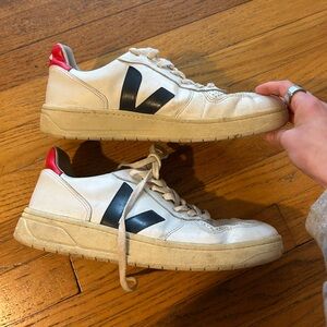 Men’s Veja Size 43 / 9.5 Sneakers